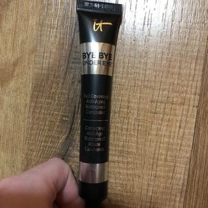 It Cosmetics bye bye undereye in medium